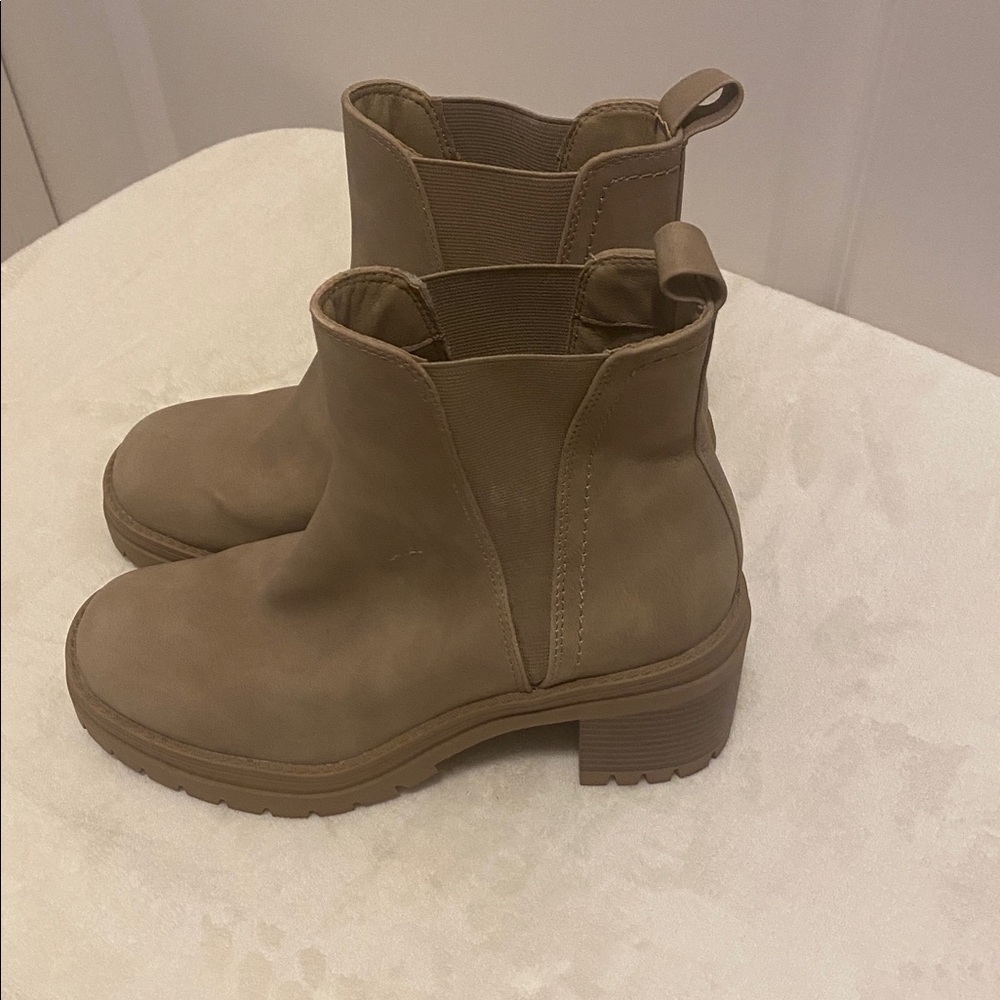 MIA  SZ 7.5 Beige Ankle Boots with Chunky Soles Chelsea Boots Brand New